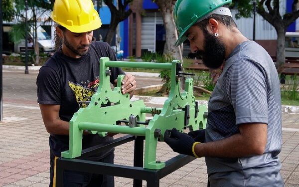 Começa montagem do histórico relógio da Praça Cristo Rei