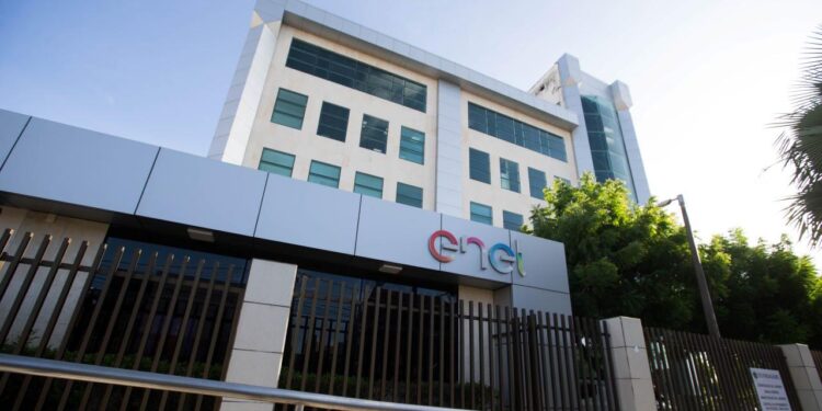 Decon multa ENEL em R$ 15 milhões por condutas irregulares e ineficiência na prestação do serviço público