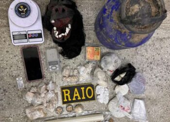 Foragida por integrar grupo criminoso é presa pela PMCE com drogas em Iguatu