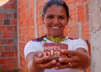 Moradores do Madre Feitosa, em Crato, participam de Oficina de Horta Doméstica