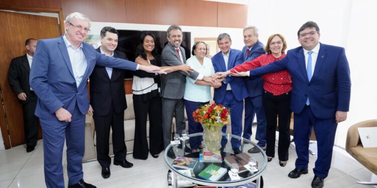 “Não vamos descansar enquanto não encontrarmos a última pessoa que esteja passando fome na nossa região”, reforça Elmano sobre pacto firmado pelo Consórcio Nordeste