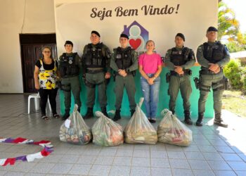 Polícia Militar doa 700 kg de alimentos não-perecíveis para instituições de filantrópicas no Cariri