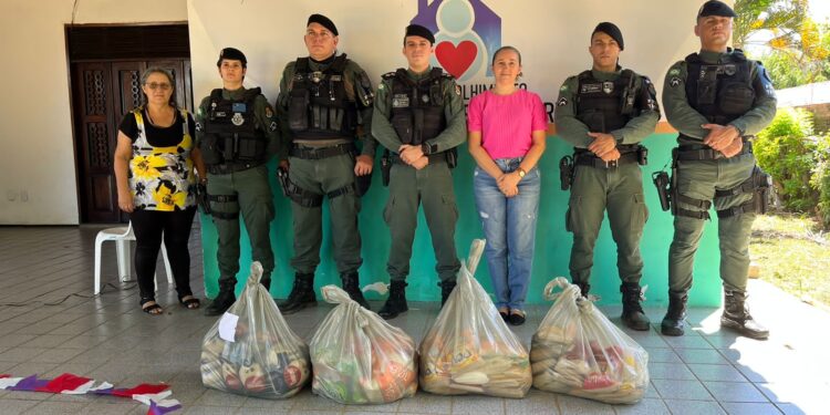 Polícia Militar doa 700 kg de alimentos não-perecíveis para instituições de filantrópicas no Cariri