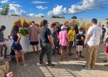 Crianças e adolescentes do CRAS Campo Alegre recebem certificados de curso de Grafite