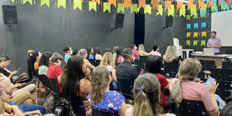 Barbalha promove capacitação sobre matriciamento e fluxos de saúde mental