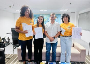 Governo do Ceará entrega passagens internacionais para atletas representarem o Brasil na Argentina