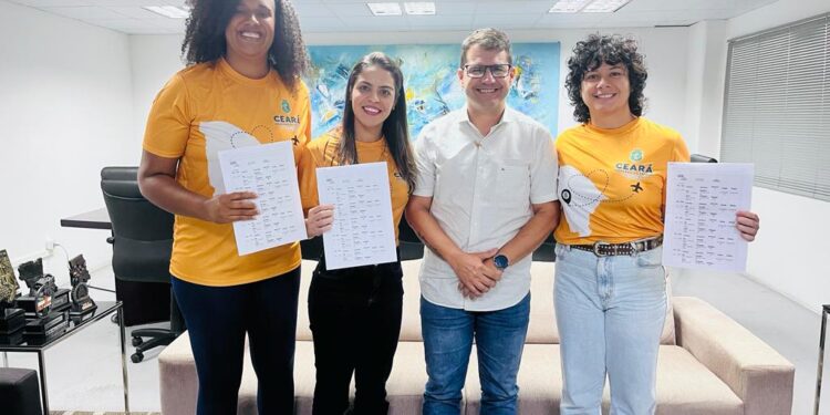 Governo do Ceará entrega passagens internacionais para atletas representarem o Brasil na Argentina