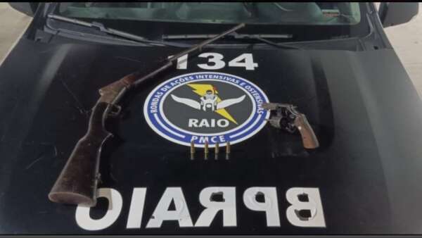 Homem em posse de armas e munições é preso pela PMCE em Jardim
