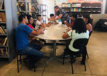 Oficina de Artes em Papel estimula a criatividade na Biblioteca Central do Crato