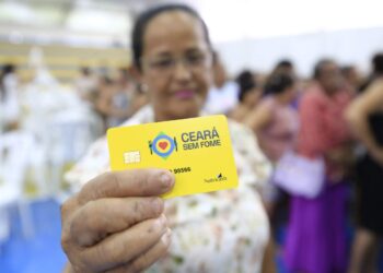 Com a utilização do cartão Ceará Sem Fome pelos beneficiários, mais de R$ 15 milhões estão girando na economia dos municípios