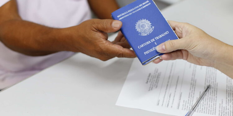 Beneficiários do CadÚnico e Bolsa Família terão prioridade no preenchimento de vagas de empregos no Ceará
