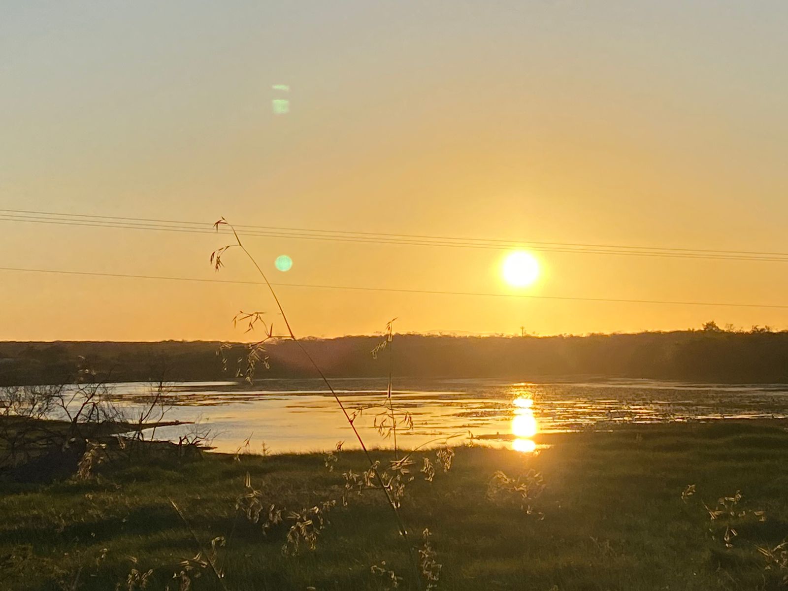 Ceará deve manter céu mais claro, ventos mais fortes e máximas chegando ao 35º C no interior; veja detalhes