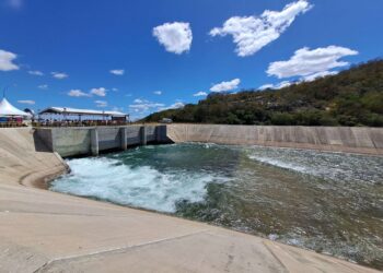 Ceará volta a receber água do Rio São Francisco após acionamento de novo sistema de bombeamento em Pernambuco