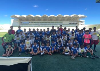 65 alunos do Projeto Esporte em 3 Tempos visitaram a Arena Romeirão