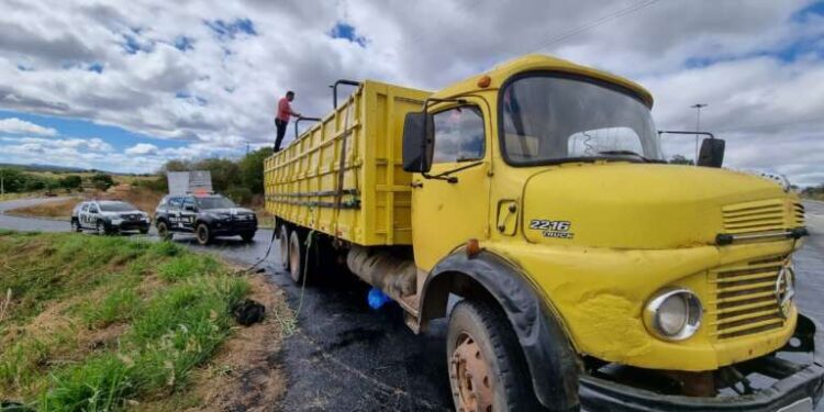 Após ação conjunta, tratores roubados em Brejo Santo são recuperados na cidade de Barro