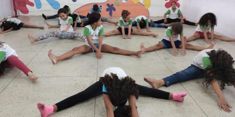 Escola de Tempo Integral- ETI Josefa Alves oferece aulas de balé