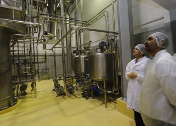 Governador Elmano de Freitas anuncia isenção do ICMS para cadeia produtiva do leite