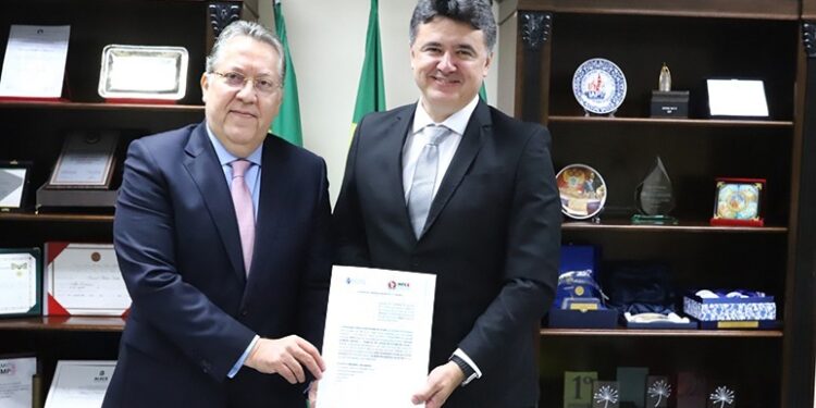 MPCE e TCE firmam acordo de cooperação técnica para fiscalizar destinação de recursos públicos