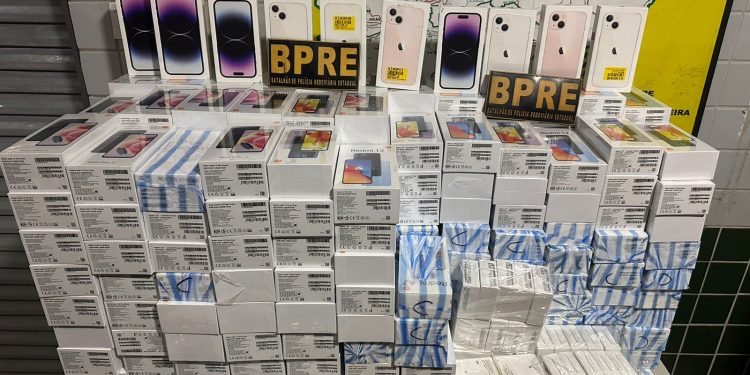 PMCE apreende mais de 300 aparelhos celulares durante abordagem em Iguatu