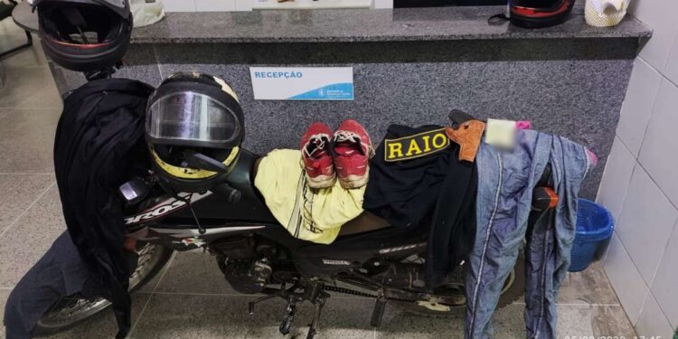 PMCE prende em flagrante homem suspeito de roubo a estabelecimento comercial em Iguatu