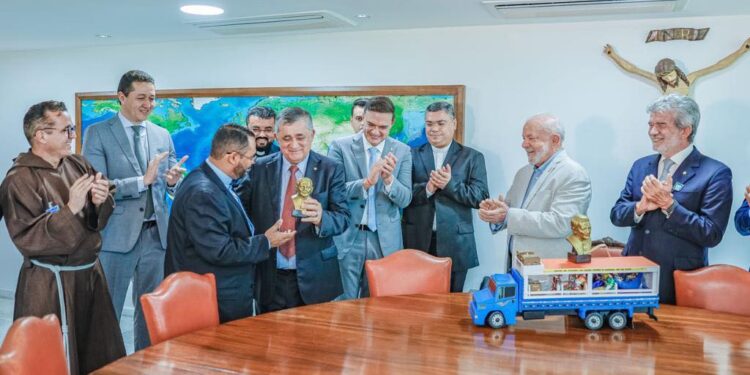 Presidente Lula sanciona lei que reconhece o transporte pau de arara como patrimônio cultural brasileiro