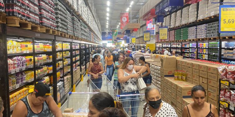 Mix Mateus inagura loja em Juazeiro do Norte