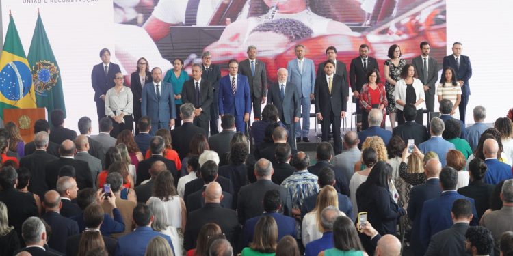 Ceará terá apoio do Governo Federal para garantir conectividade a escolas públicas