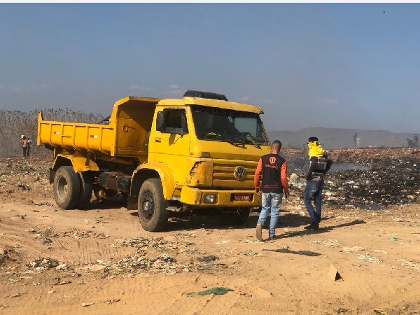 Crato atua no combate a incêndio no lixão