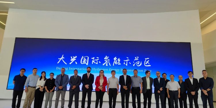 Governador inicia agenda na China com visita a parque de geração de energia renovável e a potencial indústria para o CIPP