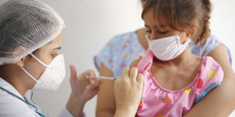 Infectologistas explicam mitos e verdades sobre as vacinas