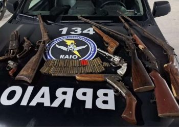 Polícia Militar prende em flagrante suspeito com 10 armas de fogo e diversas munições no Cariri