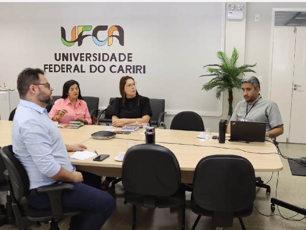 Prefeitura e UFCA dialogam sobre a implantação de um polo da UAB no município