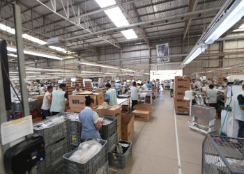 Parceria entre SPS e fábrica de calçados emprega mais jovens do Primeiro Passo, em Brejo Santo