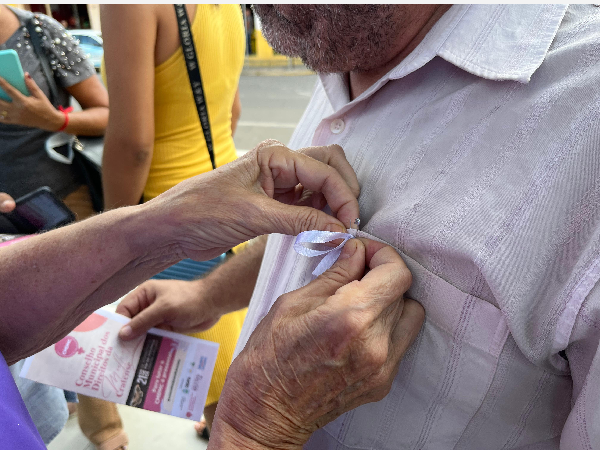 Caminhada pelo Centro do Crato marca Campanha do Laço Branco