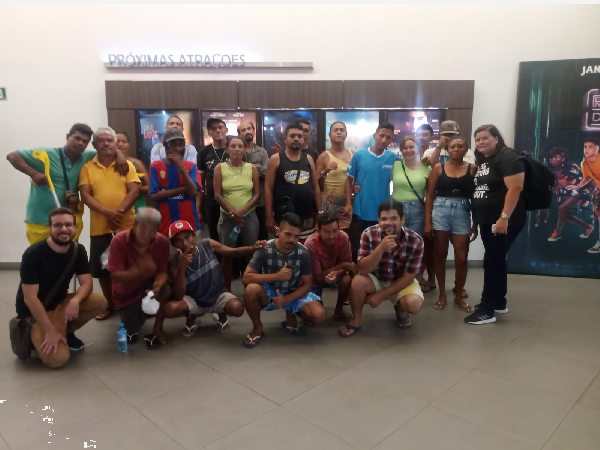 Centro Pop leva assistidos para sessão de cinema