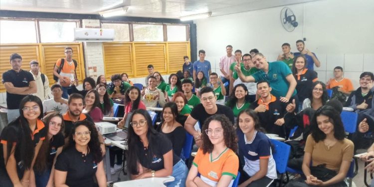Cursinho solidário destaca compromisso social de universitários no Cariri
