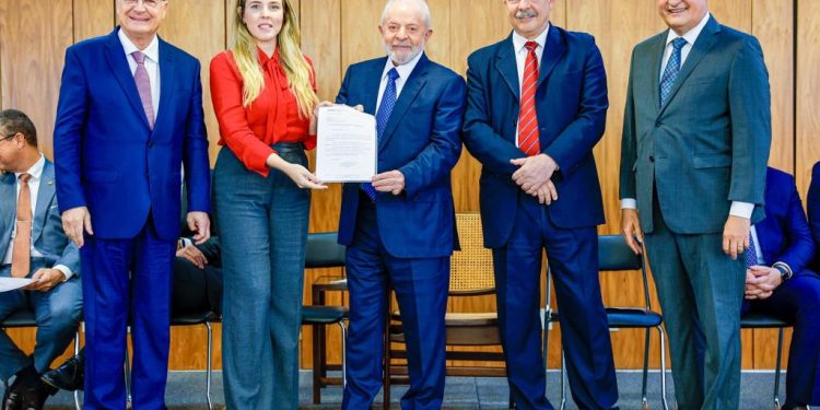 Governo Federal anuncia R$ 1 bilhão em investimentos para o Ceará