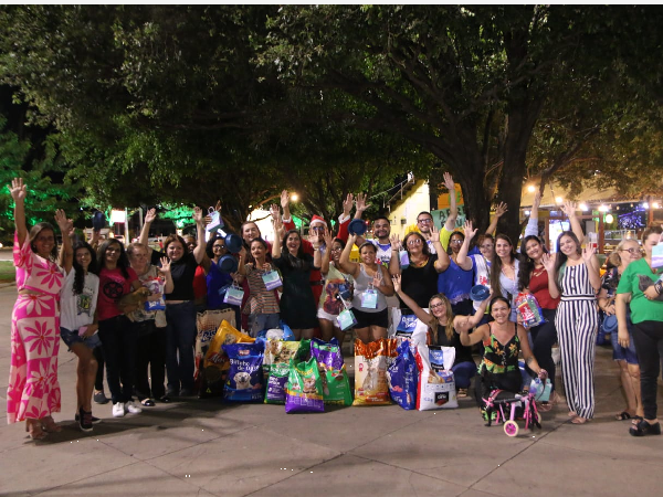 “Natal AUmigo” doa 300kg de ração às ONGs de proteção animal