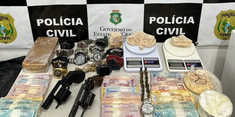 PCCE captura suspeito com mais de 2kg de drogas e apreende arma e veículo em Juazeiro do Norte