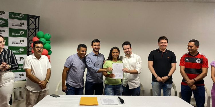 Barbalha finaliza o ano entregando 20 lotes com todas as condições de construção