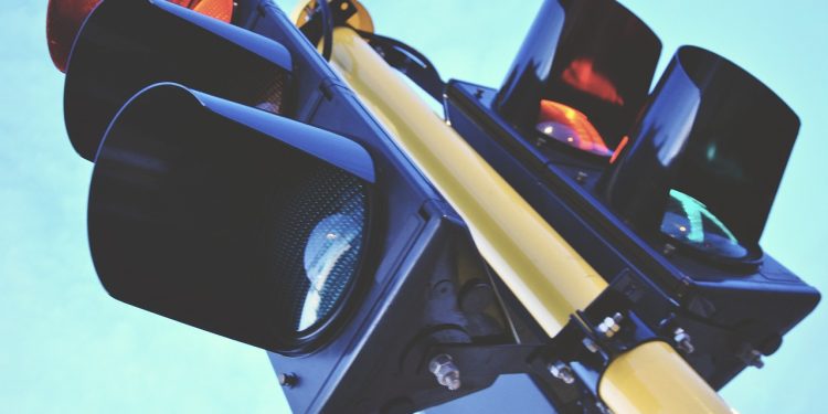 Entenda a situação do semáforo da Avenida José Bezerra