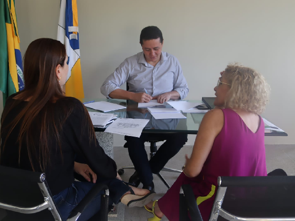 Juazeiro do Norte renova termo de cooperação para o transporte de estudantes da Rede Estadual