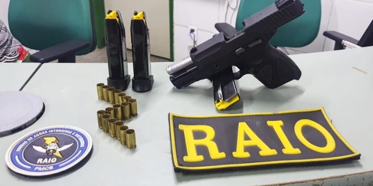PMCE realiza prisão em flagrante e apreende arma de fogo em Canindé
