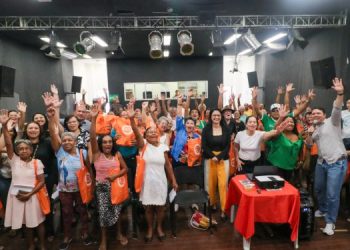 Projeto Chá Tecnológico e Social Itinerante capacita 40 idosos em Barbalha
