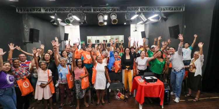 Projeto Chá Tecnológico e Social Itinerante capacita 40 idosos em Barbalha