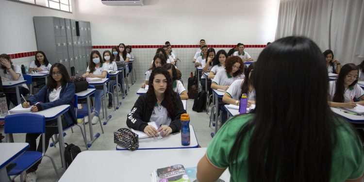 Educação do Ceará lidera na participação de alunos concluintes da rede pública no Enem 2023