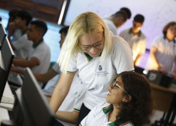 Ceará inicia ano letivo de 2024 com 75% das escolas estaduais funcionando em tempo integral