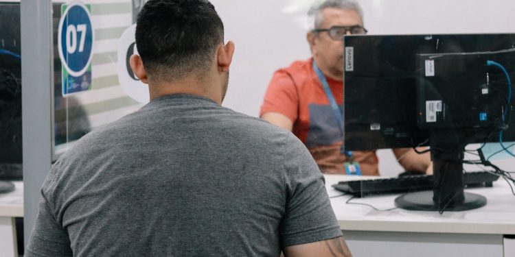 Mutirão oferece 700 vagas para teleoperador