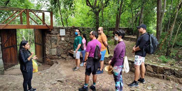Trilha do Santo Sepulcro recebe caminhada educativa em ação do Complexo Ambiental Caminhos do Horto