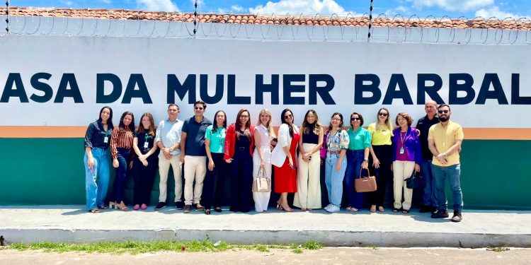 Casa da Mulher Barbalhense recebe visita de equipe técnica do município de Acopiara